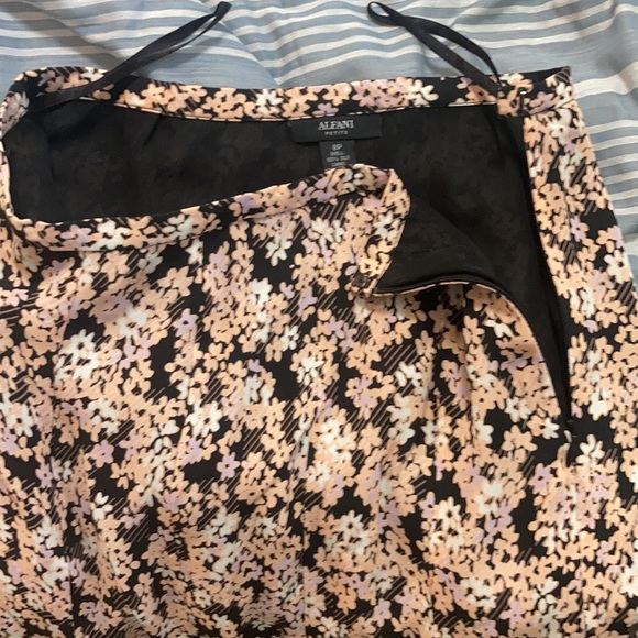 Alfani flutter flower print skirt maybe worn once! - Picture 3 of 4